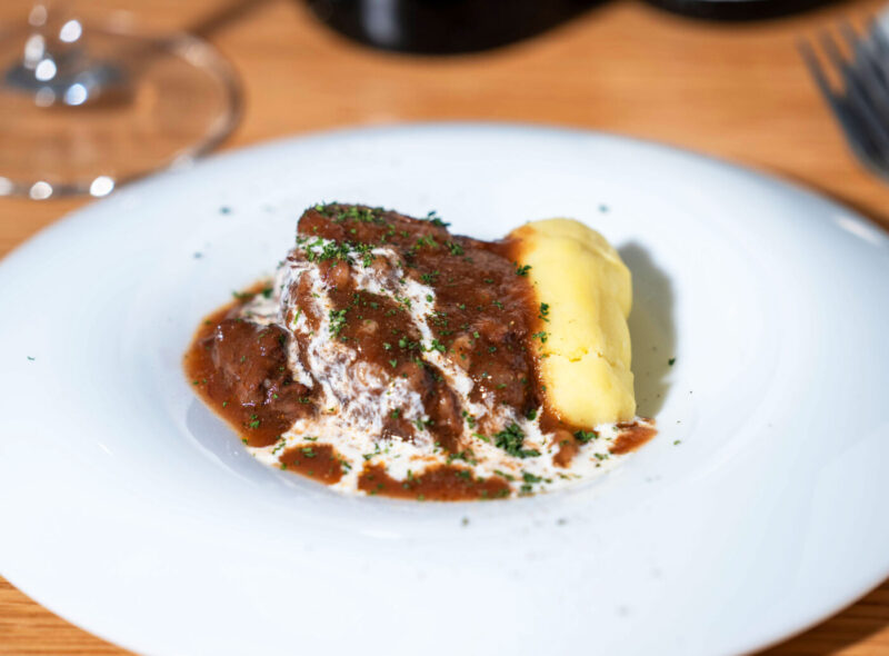 国産牛ほほ肉赤ワイン煮込み